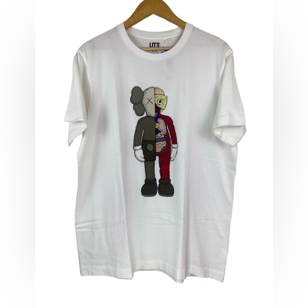 KAWS x Uniqlo UT Flayed Anatomy White Short Sleeve Graphic T-Shirt Size XL NWT - Picture 2 of 11